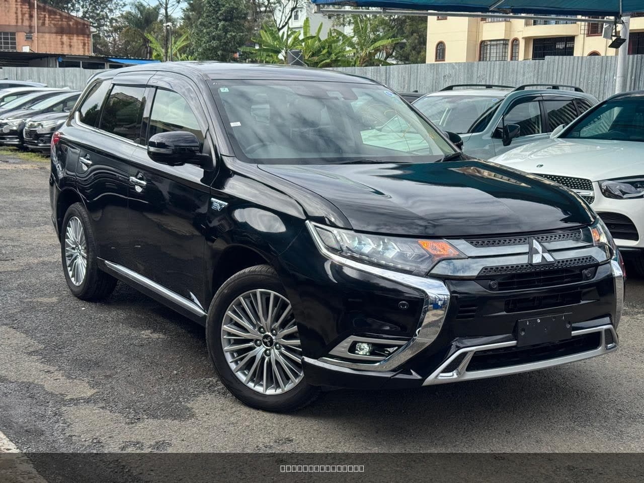 2019 Mitsubishi Outlander image 2