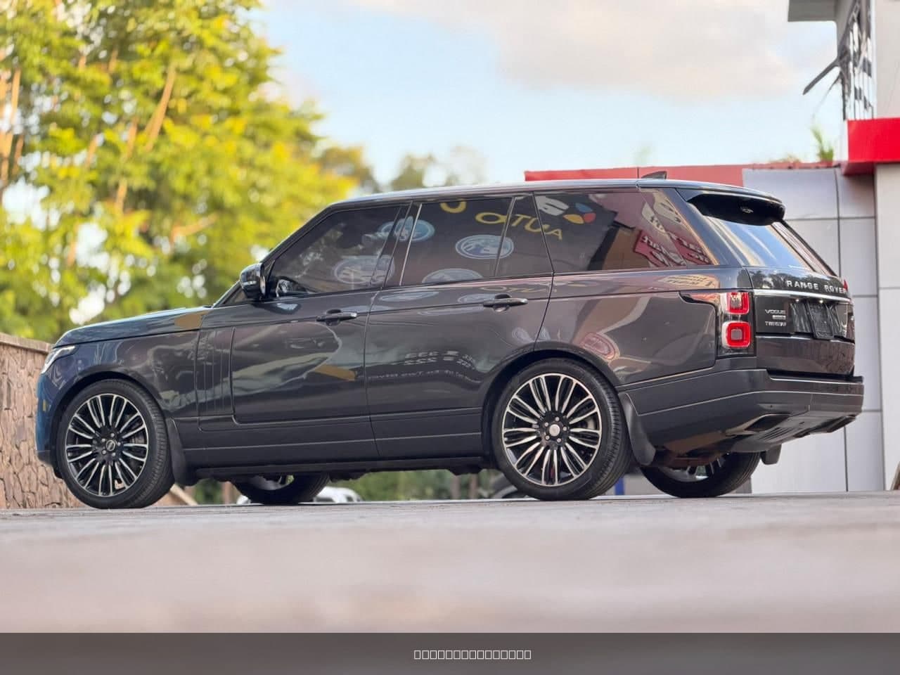 2018 Range Rover Vogue SDV8 image 4