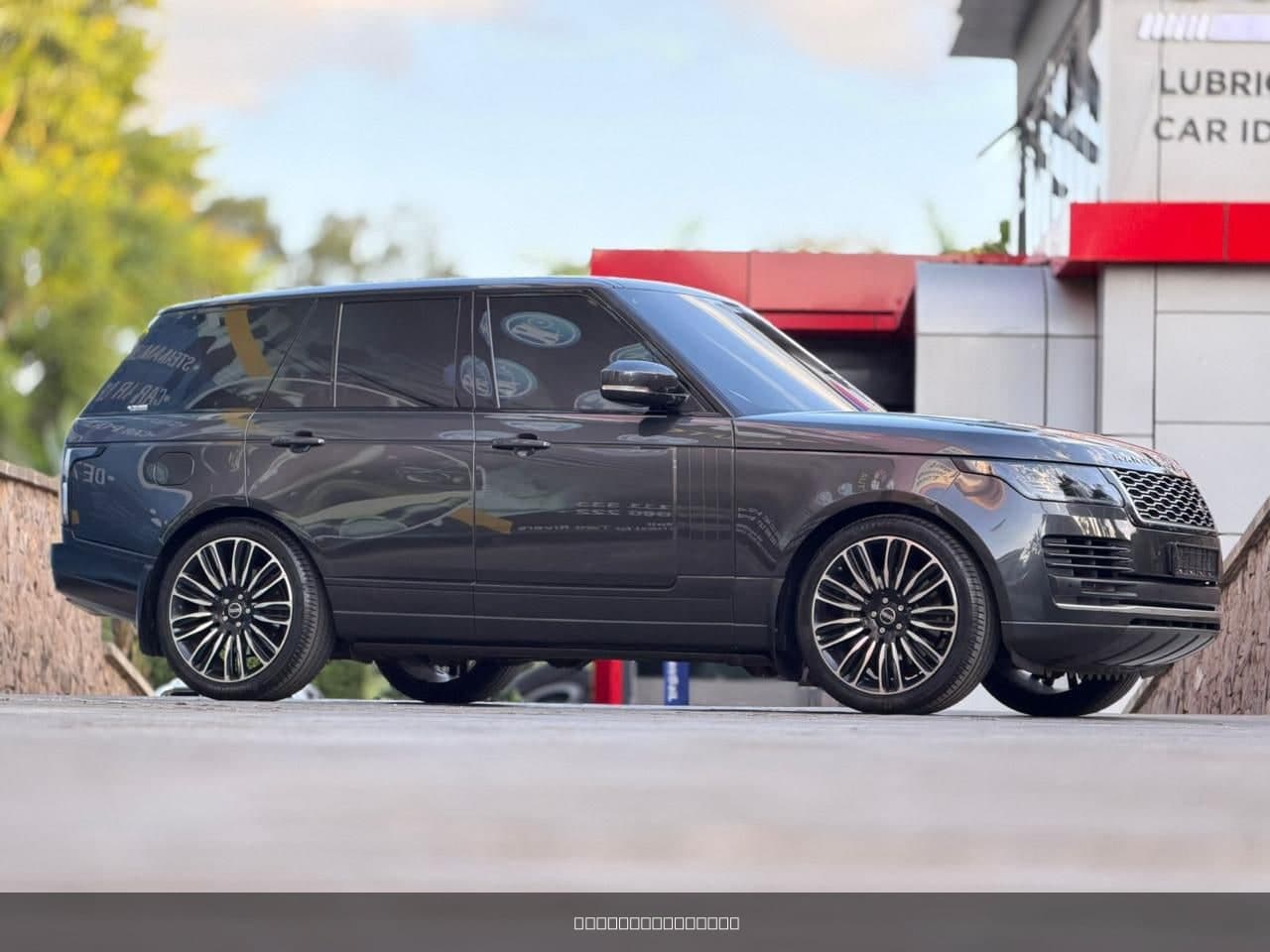 2018 Range Rover Vogue SDV8 image 2