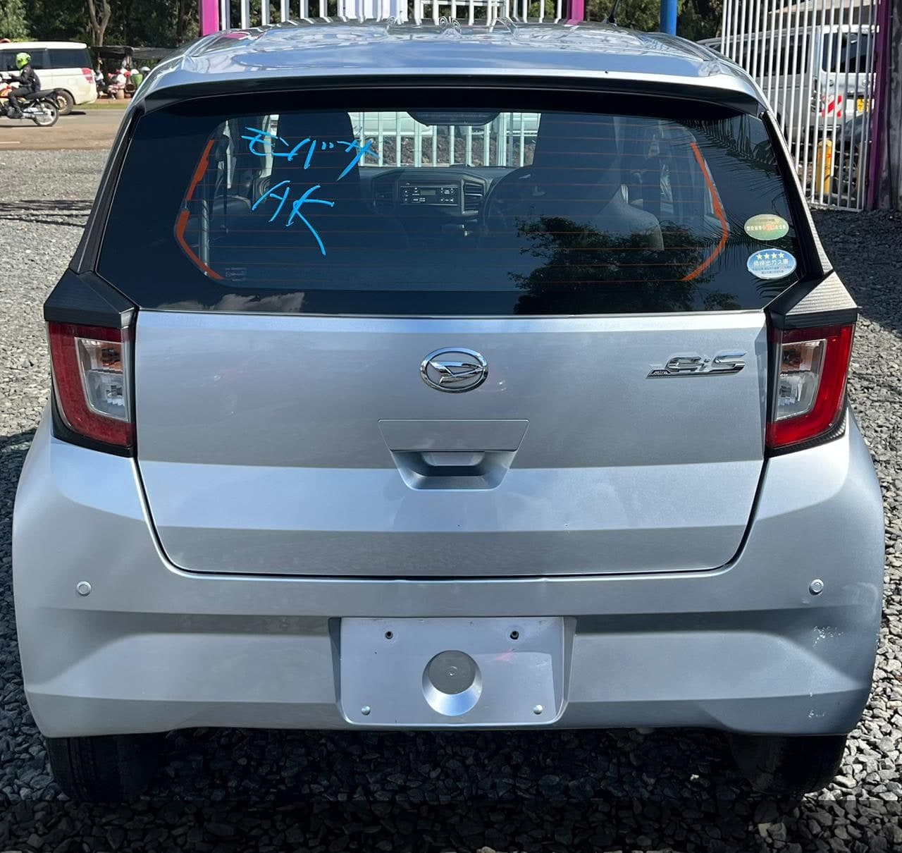 2019 Dihatsu Mira image 4