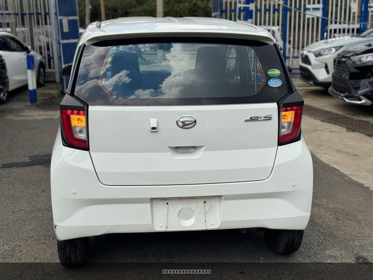 2020 Daihatsu Mira image 4