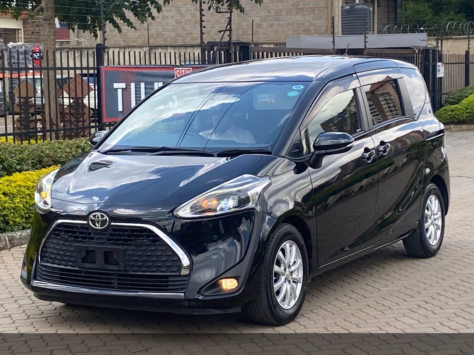 2019 Toyota Sienta Non hybrid Engine image 2