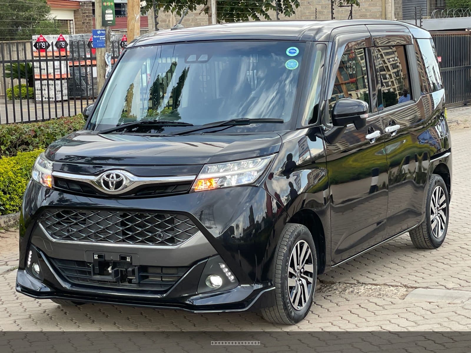 2019 Toyota Tank image 2