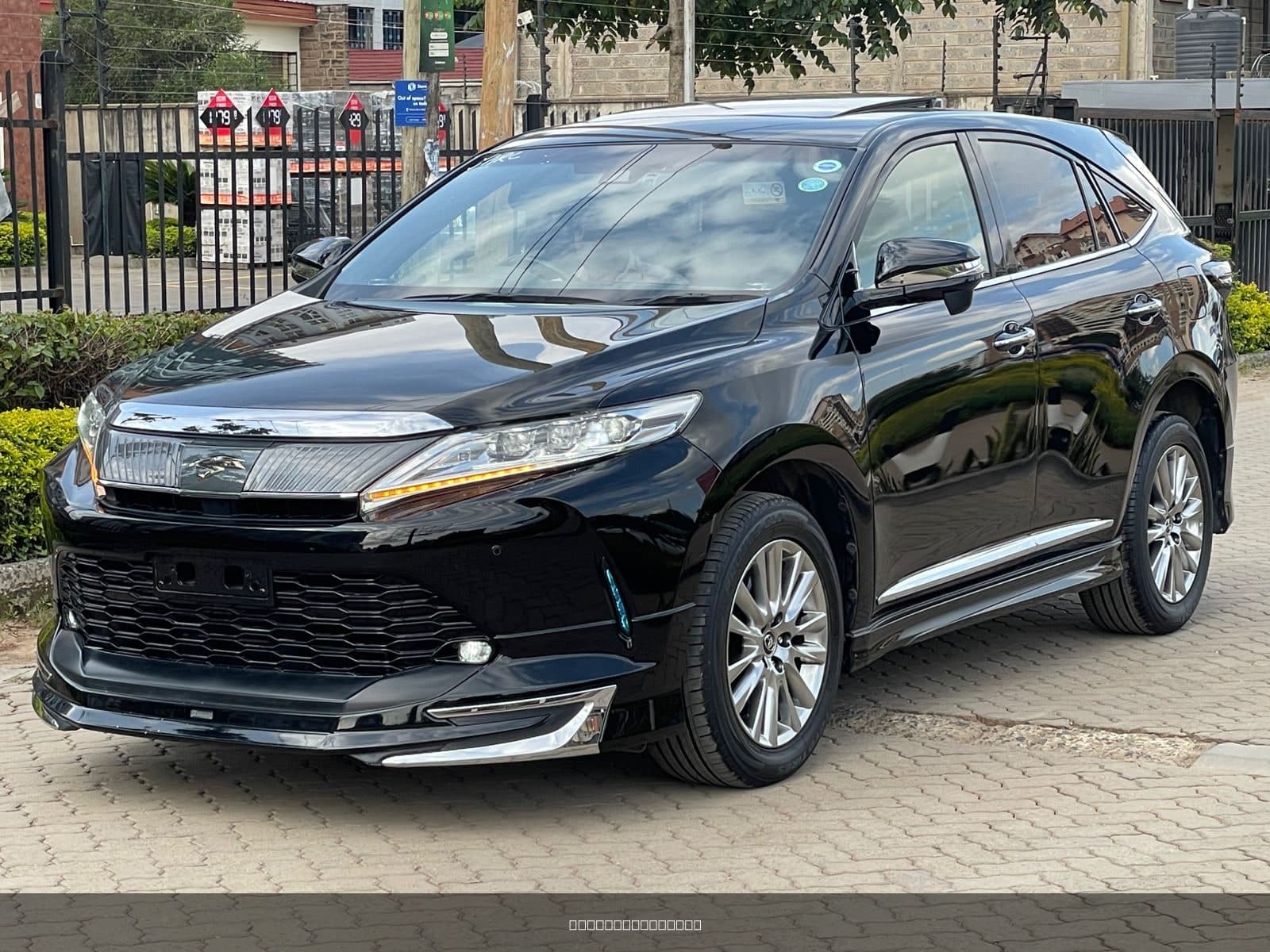 2019 Toyota Harrier image 3