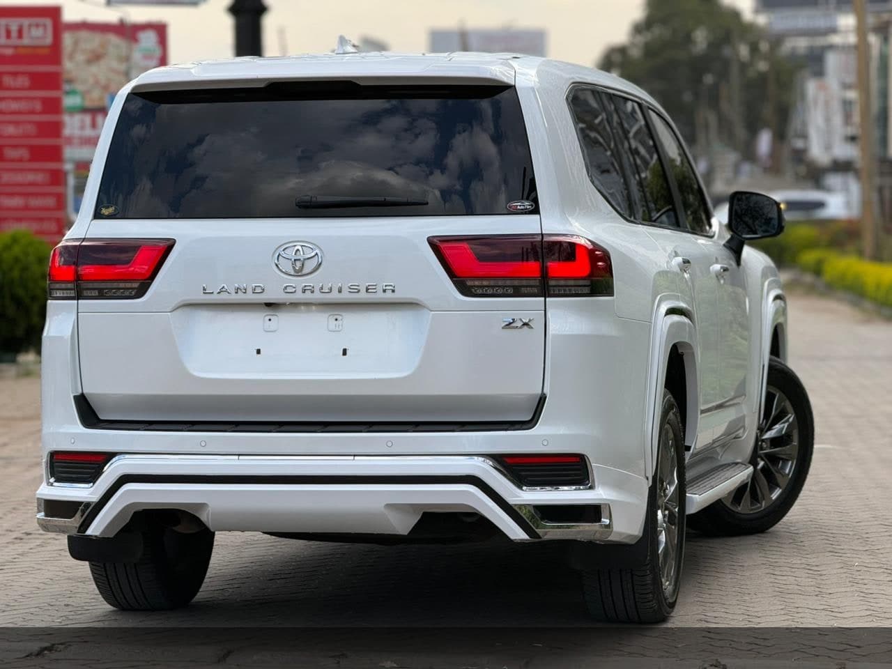 2023 Toyota Land Cruiser ZX image 4