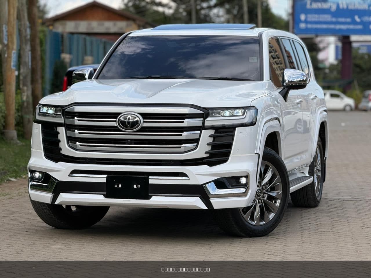 2023 Toyota Land Cruiser ZX image 3