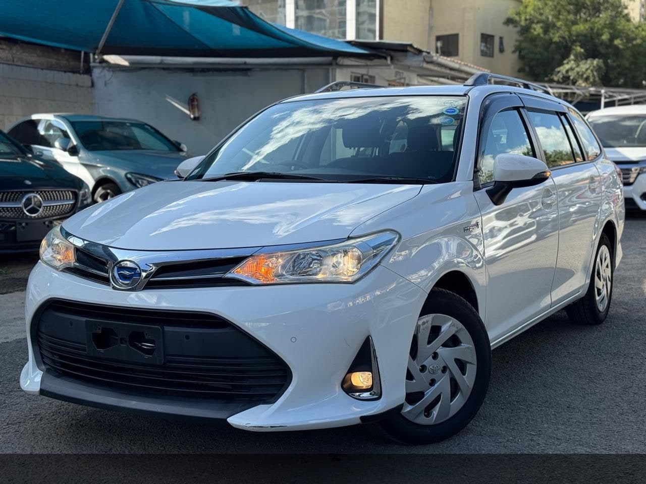 2019 Toyota Fielder Hybrid image 3