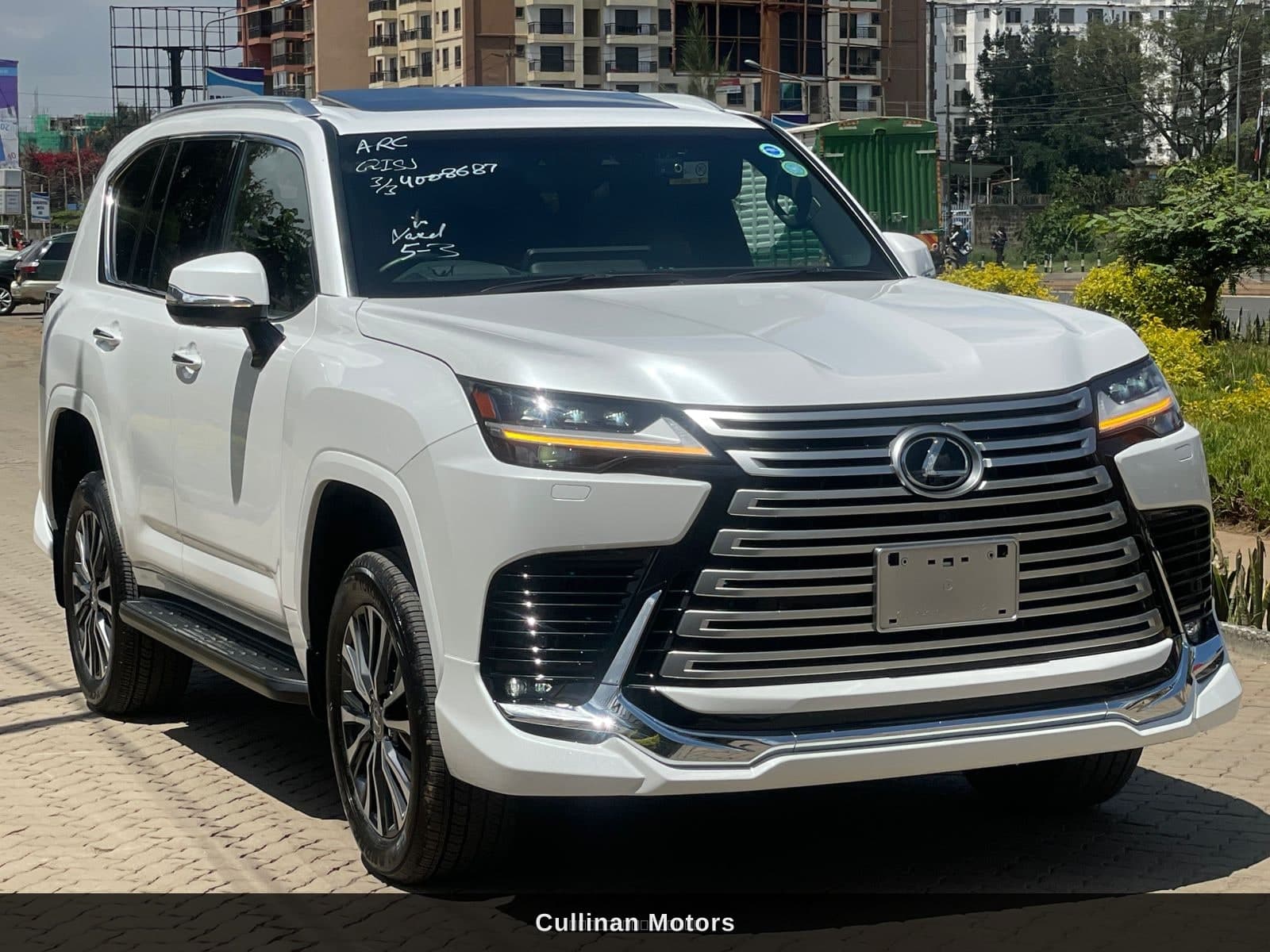2022 Lexus LX 600 image 2