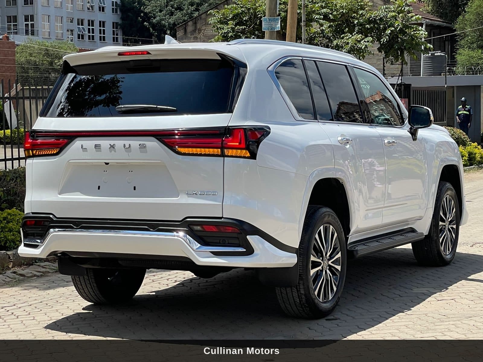 2022 Lexus LX 600 image 3