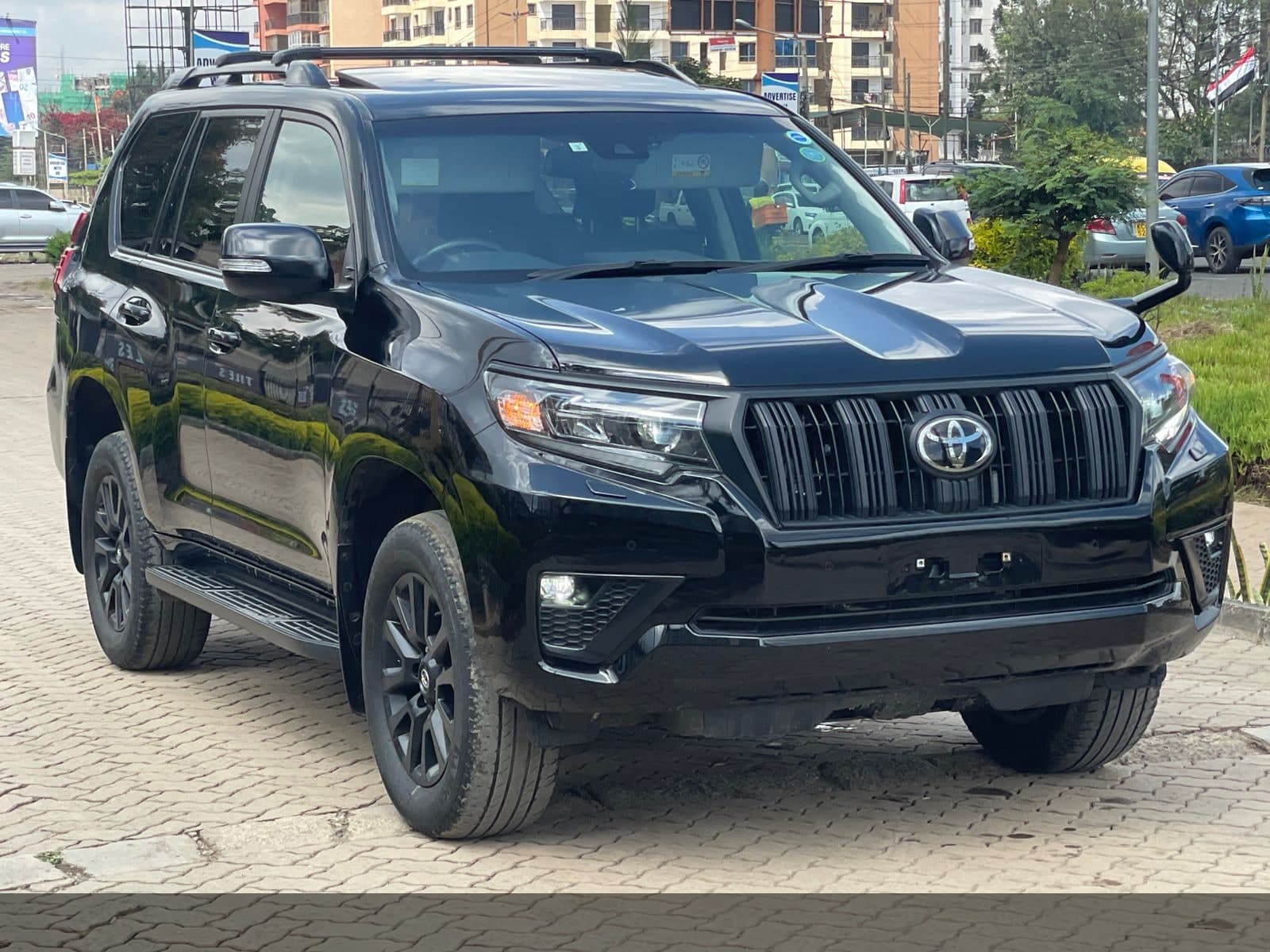 2023 Toyota Land Cruiser TX-L image 2