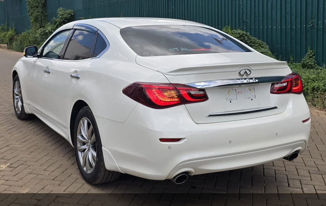 2018 Infiniti Fuga image 2