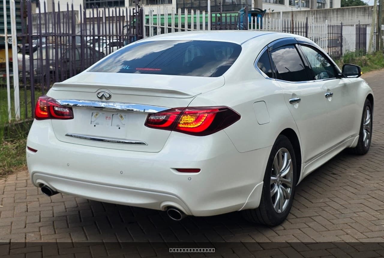2018 Infiniti Fuga image 4
