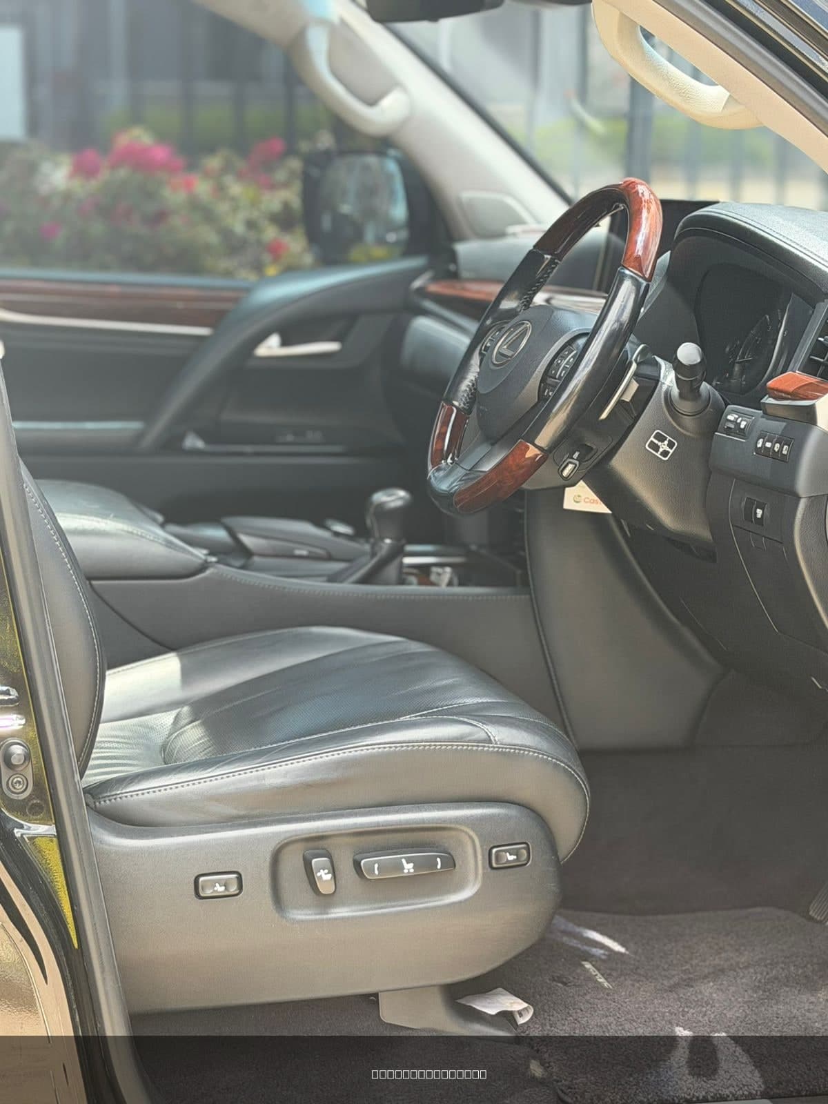 2016 Lexus LX570 image 5