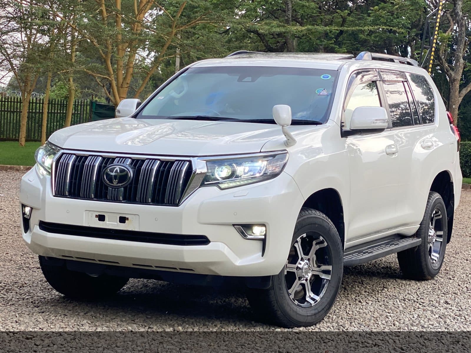 2020 Toyota Land Cruiser J150 image 2