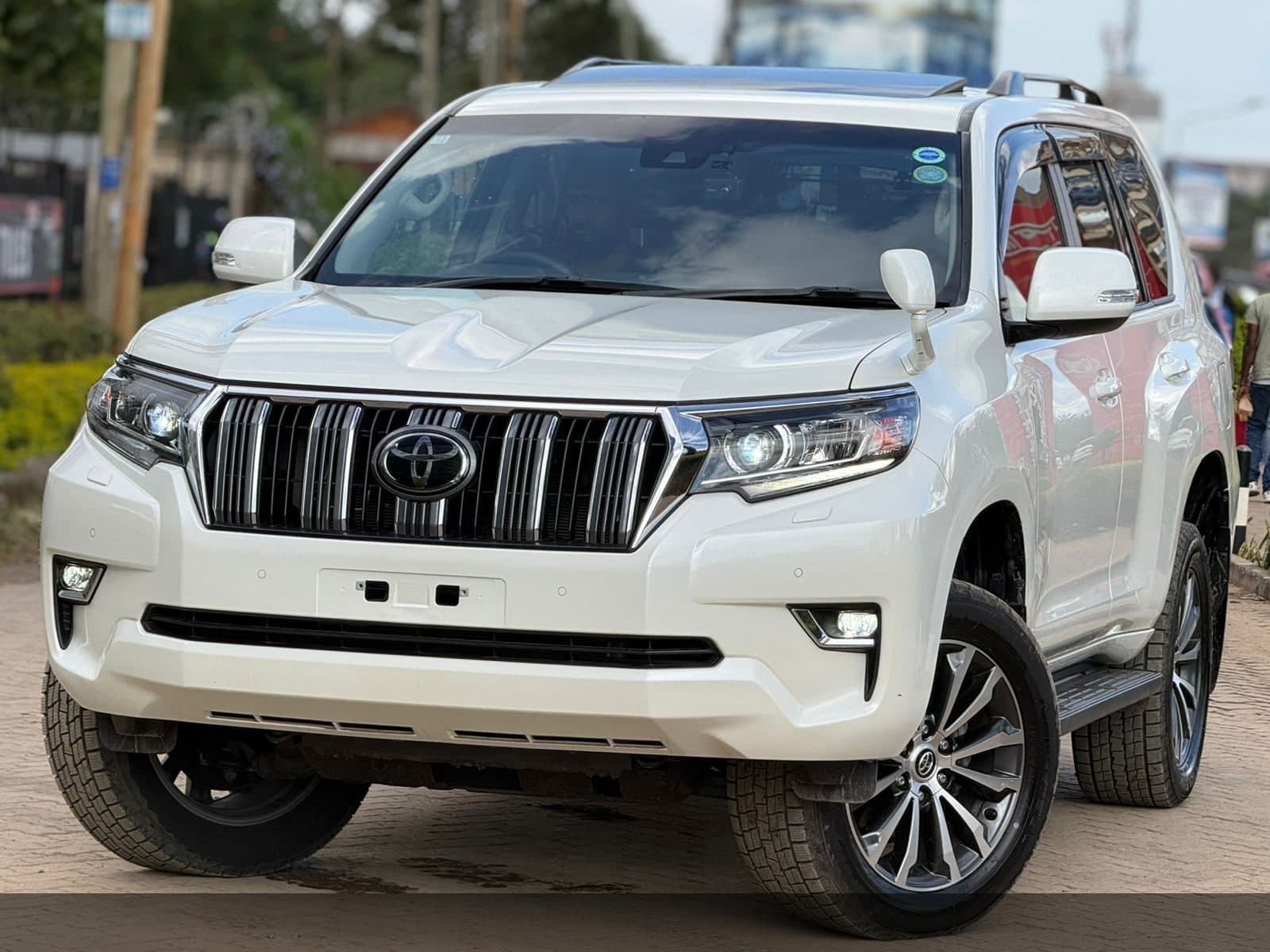 2020 Toyota Land Cruiser Prado image 3