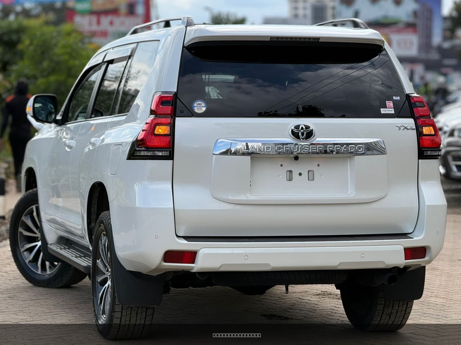 2020 Toyota Land Cruiser Prado image 4