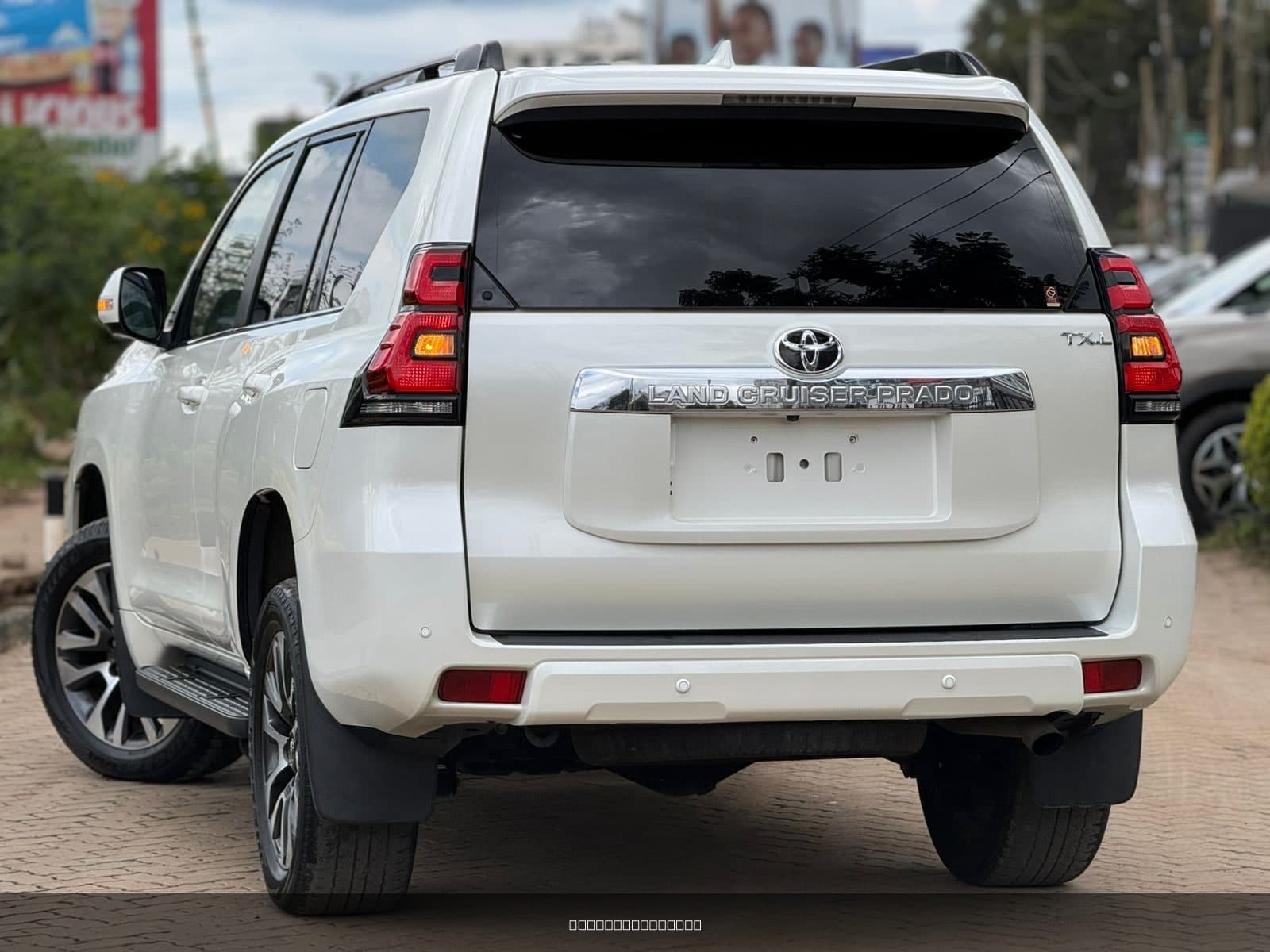 2022 Toyota Land Cruiser Prado TX-L image 2