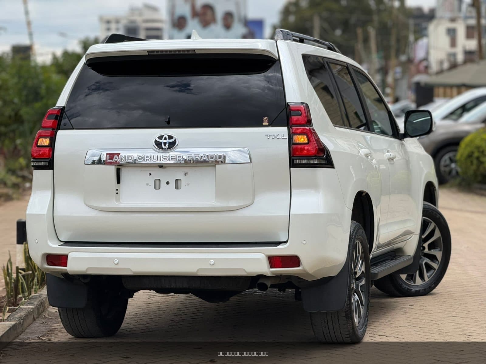 2022 Toyota Land Cruiser Prado TX-L image 3