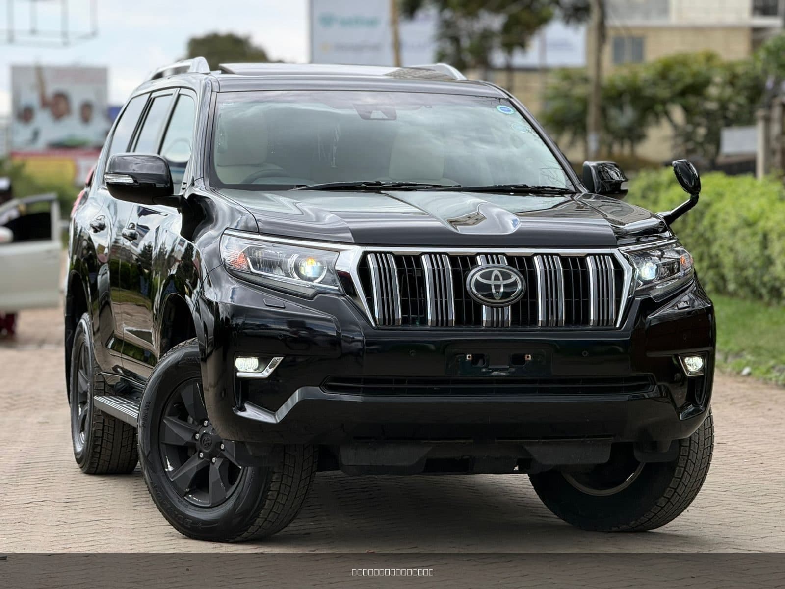 Toyota Land Cruiser ( Prado TX-L )