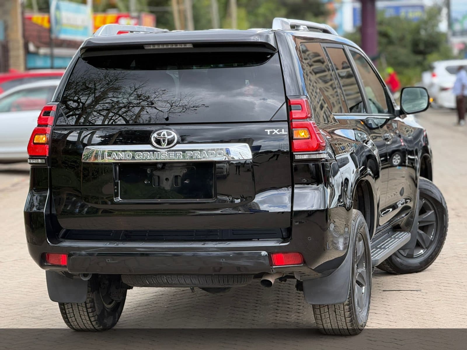 2019 Toyota Land Cruiser Prado TX-L image 4