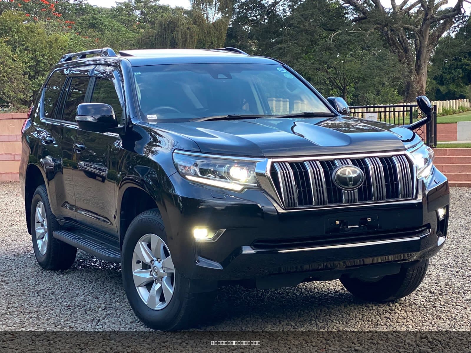 Toyota Land Cruiser ( Prado )