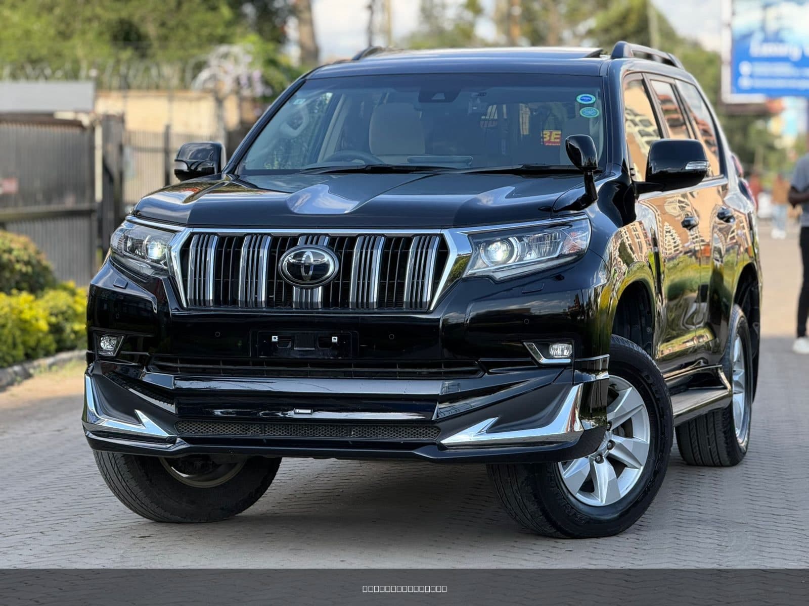 2021 Toyota Land Cruiser Prado image 2