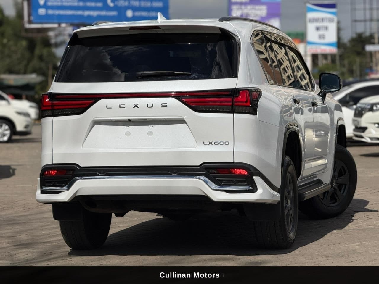2022 Lexus LX 600 image 4