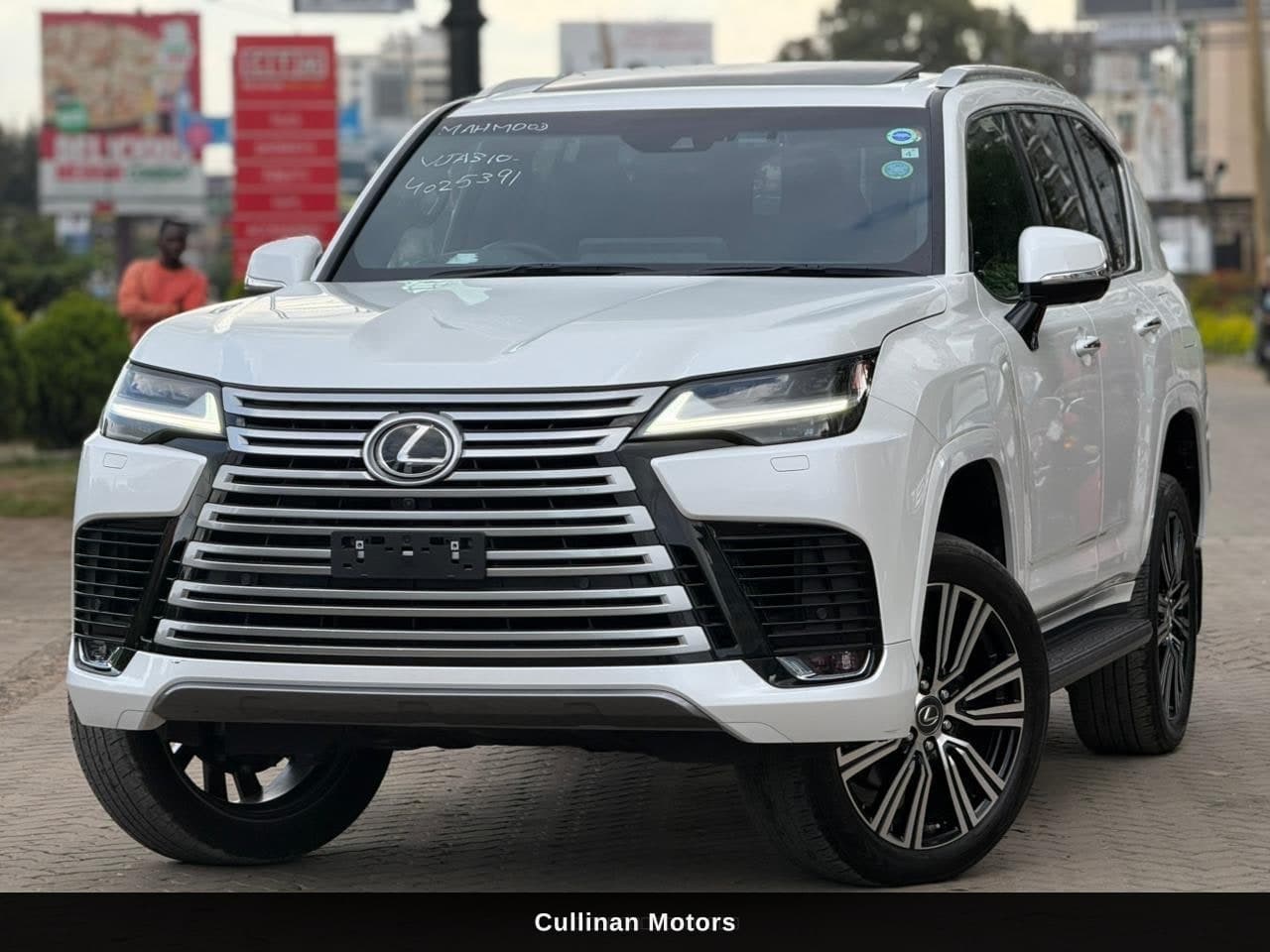 2023 Lexus LX 600 image 2